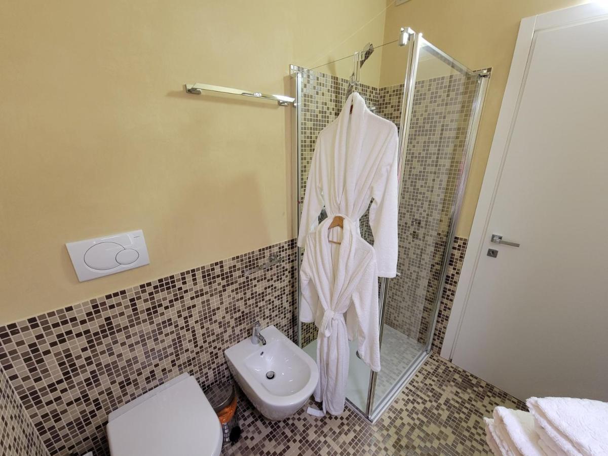 Royal Apartments Garda Сирмионе Екстериор снимка