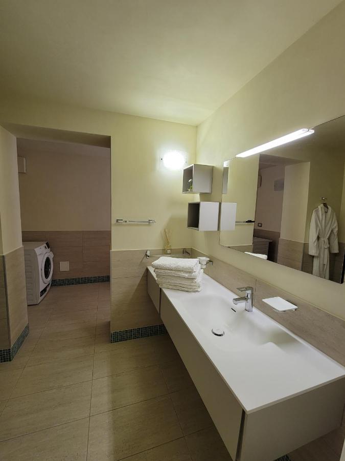 Royal Apartments Garda Сирмионе Екстериор снимка